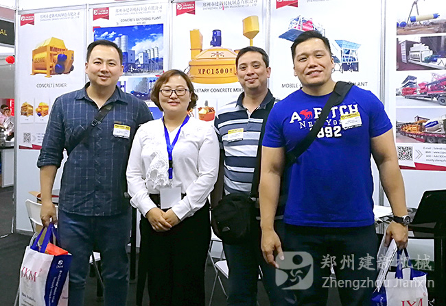 建新機(jī)械多年的菲律賓老客戶，購買了很多混凝土攪拌設(shè)備